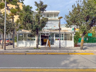Foto Attività commerciale in Corso Cavour, Andria Centro di 75 m²