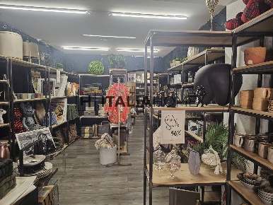 Foto Locale commerciale in Via Giuseppe Garibaldi, Cagliari Villanova