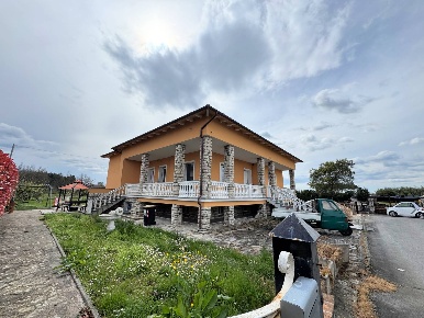 Foto Villa singola a Altopascio Altopascio Centro di 330 m² con 9 locali