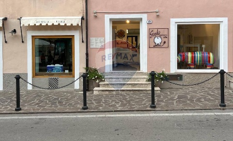 Foto Attività commerciale in PIAZZA DELLA VITTORIA, Marciana Marina Centro