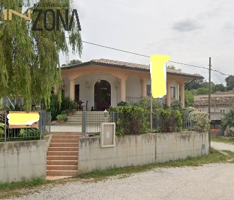 Foto Attività commerciale in Via Oratorio, Alanno Oratorio di 432 m²