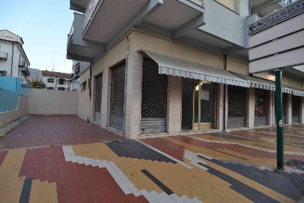 Foto Hotel in Via Aurelia, Loano Centro di 60 m² con 1 locali in vendita
