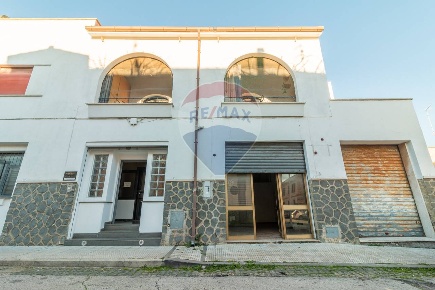 Foto Locale commerciale in Via Eugenio Curiel, Montalto di Castro Centro