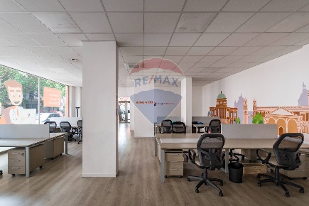 Foto Locale commerciale in Via Massimo D'azeglio, Palermo di 265 m²