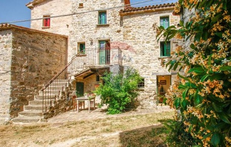 Foto Residence in Contrada Calvanese, Montecopiolo di 205 m² con 10 locali