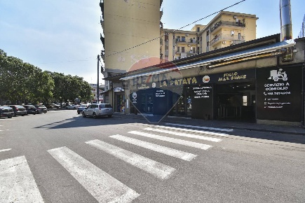 Foto Attività commerciale in piazza del carmelo, Catania di 100 m²