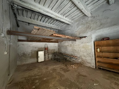 Foto Attività commerciale in Via Curtatone E Montanara, Pisa Santa Maria