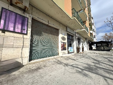 Foto Negozio in Via Lungomare Stefano Pugliese, Catanzaro Catanzaro Lido