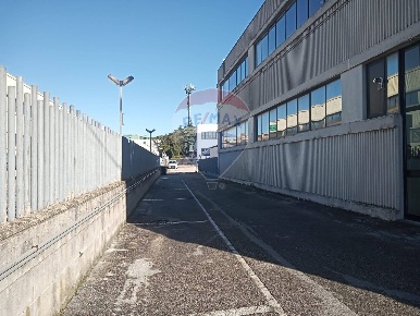 Foto Locale commerciale in Via Caduti del Lavoro, Ancona Brecce Bianche