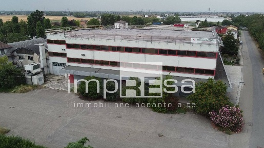 Foto Locale commerciale in Franco Antonicelli, Voghera di 4550 m²