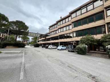 Foto Locale commerciale in VIA GIUSEPPE DI VITTORIO, Fabriano Centro