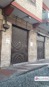 Foto Locale commerciale in VIA ROMA, Maddaloni Centro di 37 m² con 1 locali