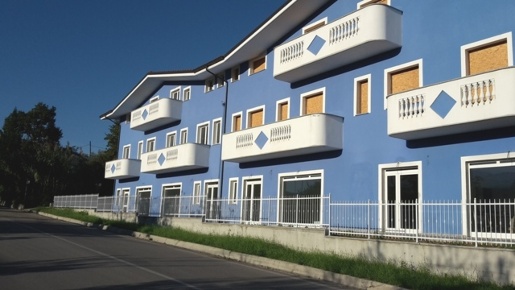 Foto Locale commerciale in Via San Cassiano, Alanno di 100 m² con 1 locali
