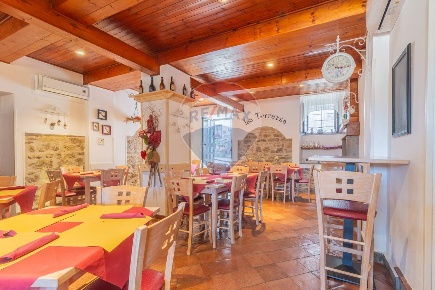 Foto Locale commerciale in Montecavallo, Monte Romano di 137 m² in vendita