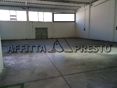 Foto Attività commerciale in Via Milano, Collesalvetti La Chiusa di 400 m²