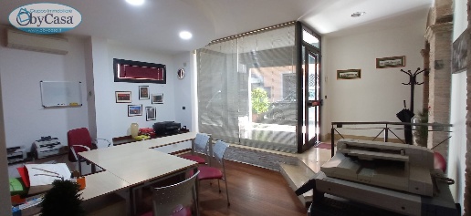 Foto Locale commerciale in via ettore latini, Bracciano Centro di 85 m²