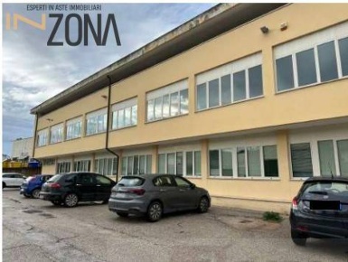 Foto Locale commerciale in Contrada San Rustico, Ripatransone di 2740 m²