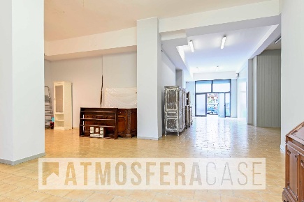 Foto Negozio in Via Don Luigi Palazzolo, Bergamo Stazione di 110 m²