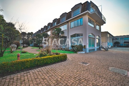 Foto Ufficio in Segrate, Segrate Segrate Centro di 110 m² con 2 locali