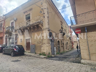 Foto Hotel in Via Principessa Elena, Comiso Centro di 300 m² in vendita