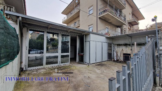 Foto Magazzino in Via Maiella, Ancarano di 230 m² in vendita