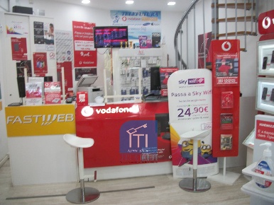 Foto Negozio in c.ne ostiense, Roma Garbatella di 75 m² con 2 locali