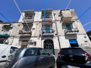 Foto Locale commerciale a Napoli Secondigliano di 130 m² in vendita