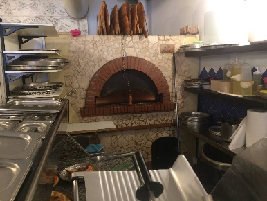 Foto Attività commerciale in Piazza Arcivescovado, Pisa Santa Maria