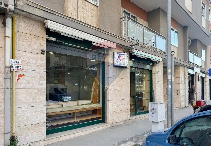 Foto Locale commerciale a Bari Libertà di 150 m² con 1 locali in vendita