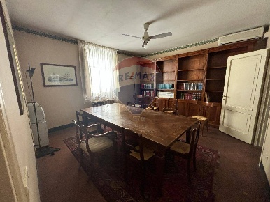 Foto Ufficio a Lucca Piazza Napoleone - San Michele di 150 m² con 6 locali