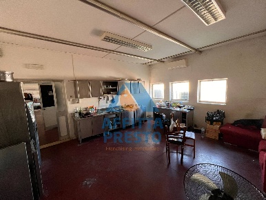 Foto Laboratorio a Empoli di 300 m² con 1 locali in affitto