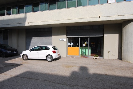Foto Locale commerciale in Via Carlo Alberto Dalla Chiesa, Grottammare