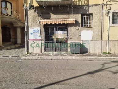 Foto Locale commerciale a Montoro Piano di 40 m² con 1 locali in affitto