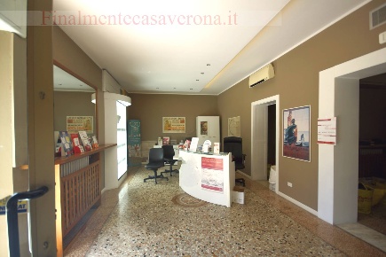 Foto Attività commerciale in Via Mazzini, Negrar di Valpolicella Negrar