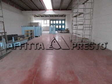Foto Laboratorio a Meldola Centro di 425 m² con 3 locali in affitto