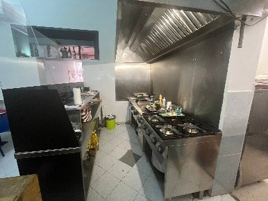Foto Attività commerciale in via dei delfini, Pisa Marina di Pisa di 90 m²