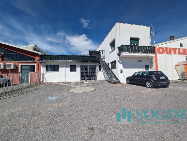 Foto Locale commerciale in VIA MONZA, Gorgonzola di 700 m² con 1 locali