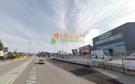 Foto Locale commerciale in Viale Unità D'Italia, Ripalimosani Pesco Farese