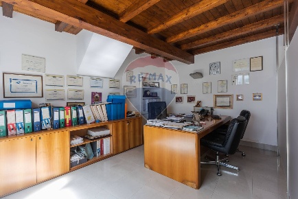 Foto Ufficio in via roma, Paternò di 150 m² con 2 locali in vendita