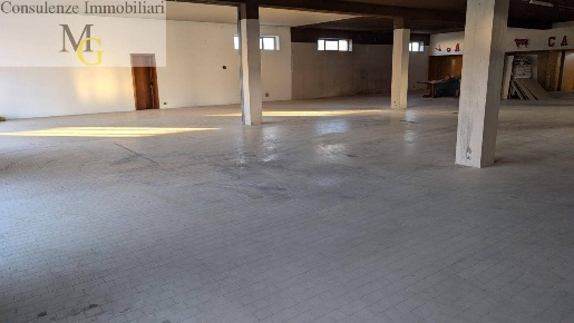 Foto Attività commerciale a Monteforte d'Alpone Centro di 600 m² in vendita