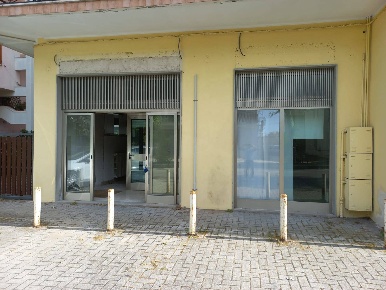Foto Attività commerciale in VIA DANTE ALIGHIERI, Scerni Centro di 160 m²