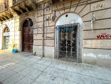 Foto Locale commerciale in Via Isidoro La Lumia, Palermo di 73 m²