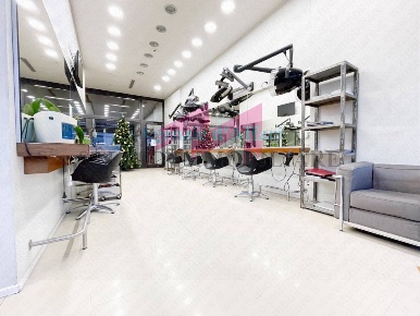 Foto Negozio in Via delle Province, Castelnovo Bariano Centro di 75 m²