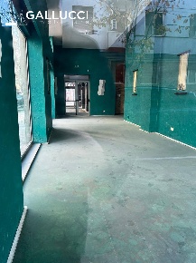 Foto Locale commerciale in Viale Regina Elena, Pescara di 85 m² in vendita