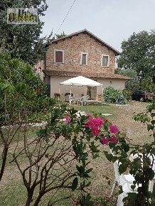 Foto Agriturismo in Contrada Comunanza, Monsampolo del Tronto di 140 m²