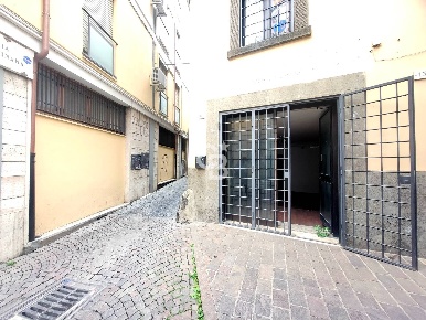 Foto Locale commerciale in Via San Luca, Viterbo di 121 m² con 7 locali