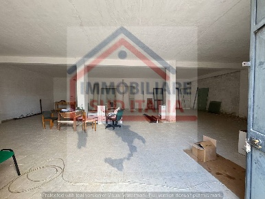 Foto Magazzino in via ripuaria, Giugliano in Campania Varcaturo di 160 m²