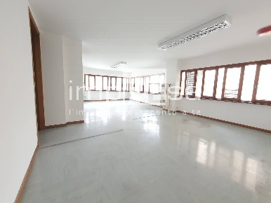 Foto Ufficio in via roma, Treviso San Nicolò di 209 m² con 8 locali
