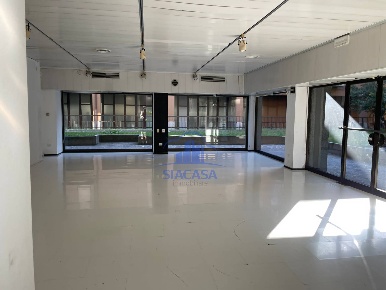 Foto Negozio a Trezzo sull'Adda di 610 m² con 1 locali in affitto
