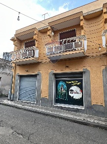 Foto Locale commerciale in Via Marano, Giarre Centro di 451 m² con 2 locali